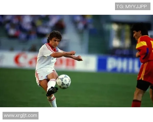 探索足球明星背后的传奇人物与他们的辉煌成就